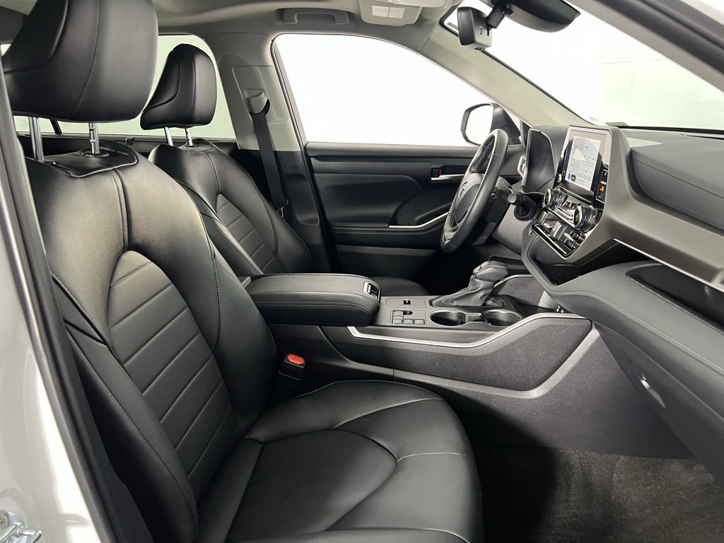 Used 2025 Toyota Highlander XLE image 33