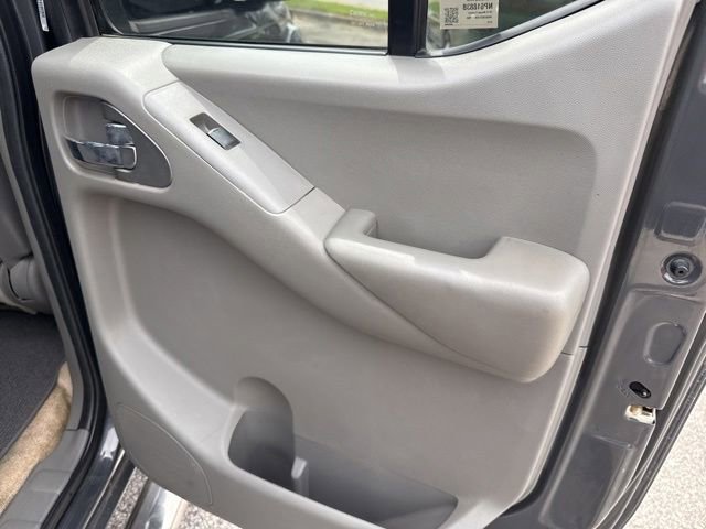 Used 2013 Nissan Frontier SV w/ SV Value Truck Pkg AWD/4WD image 18
