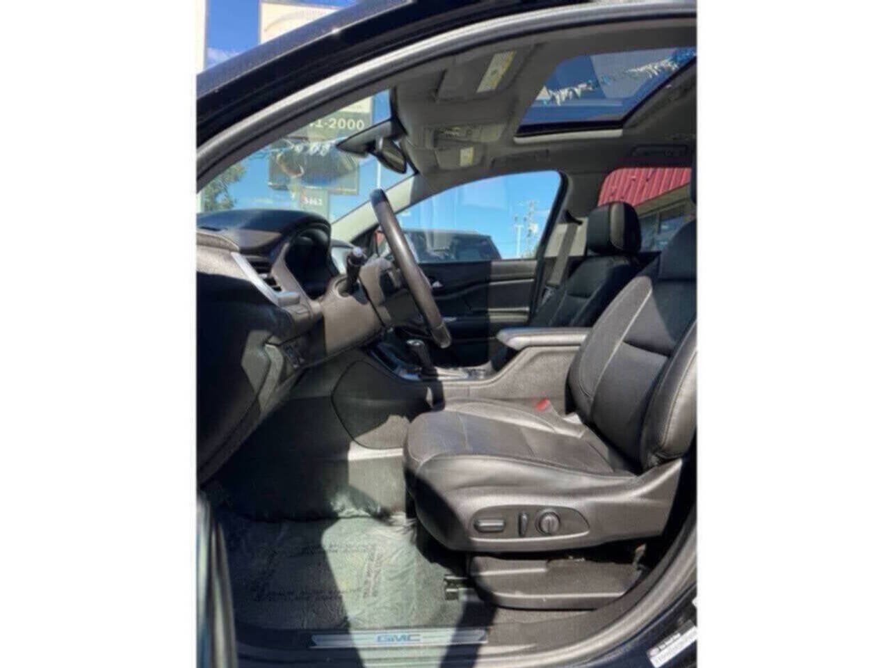 Used 2019 GMC Acadia SLT w/ LPO, Black Accent Package FWD image 10