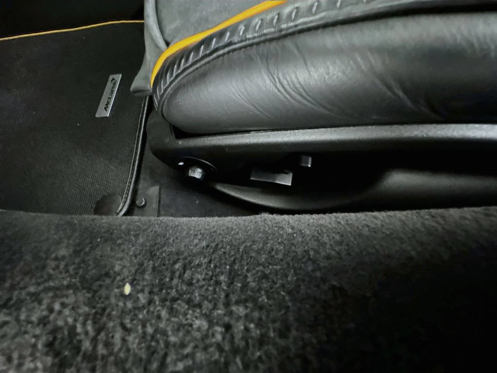 Used 2023 McLaren Artura RWD image 21
