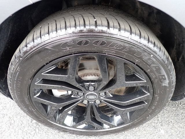 Used 2023 Land Rover Range Rover Evoque SE AWD/4WD image 13