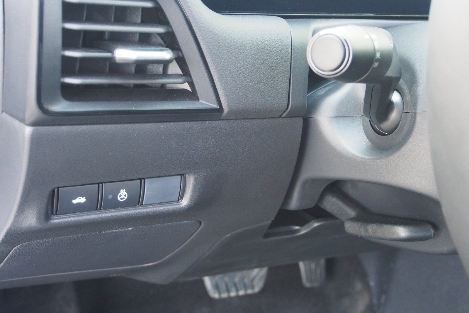 Used 2026 Nissan Sentra SV w/ SV Convenience Package FWD image 18
