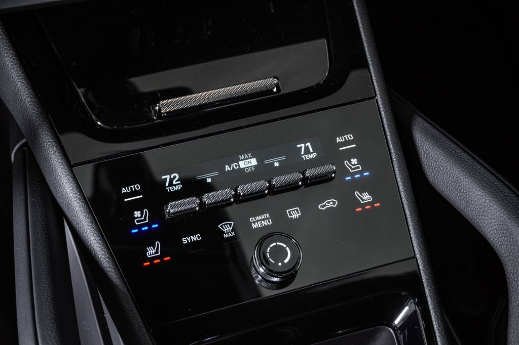 New 2026 Porsche Cayenne Coupe AWD/4WD image 24