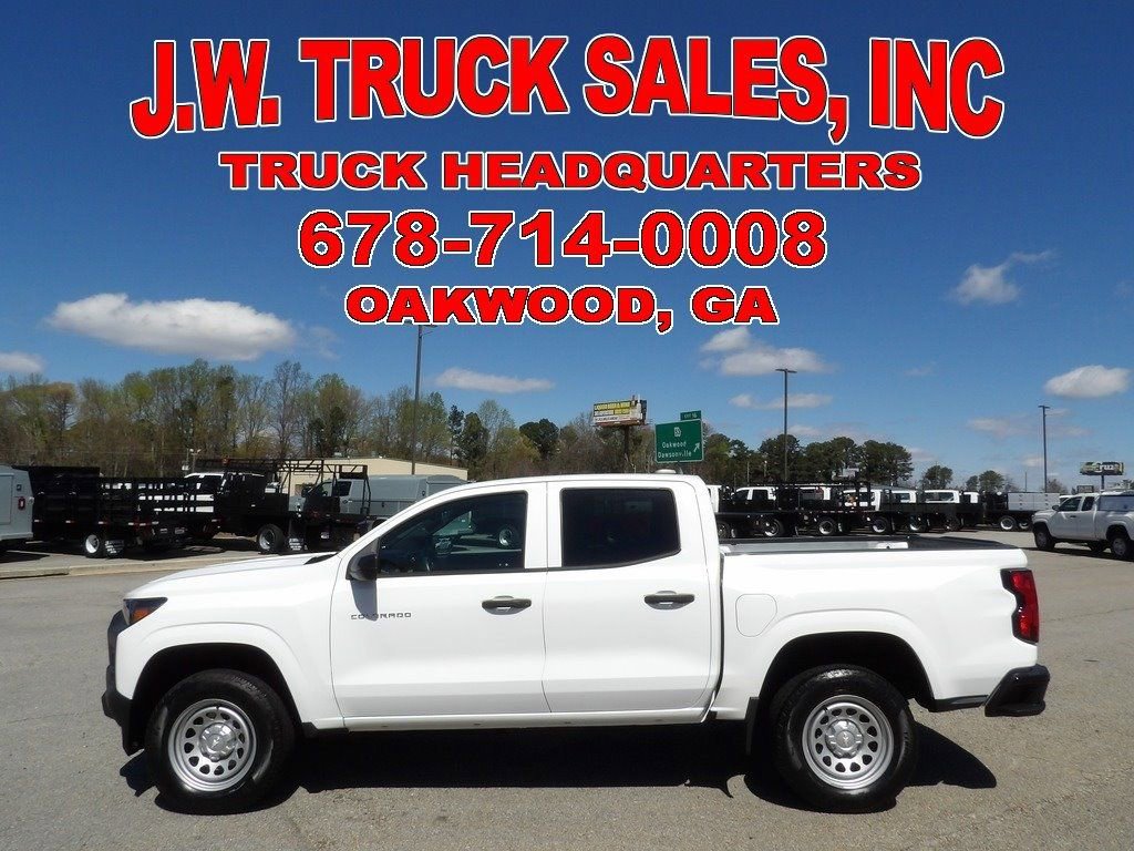 Used 2023 Chevrolet Colorado W/T RWD image 2