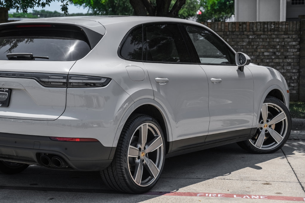 Used 2023 Porsche Cayenne S Platinum AWD/4WD image 18