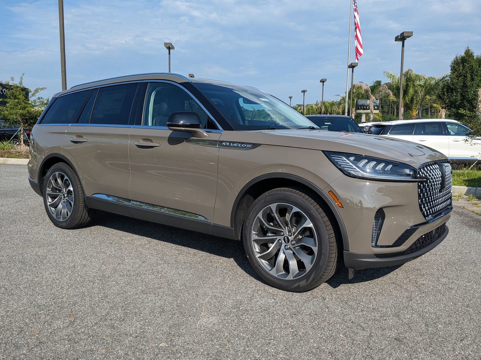 New 2025 Lincoln Aviator 2WD w/ Equipment Group 101A image 3