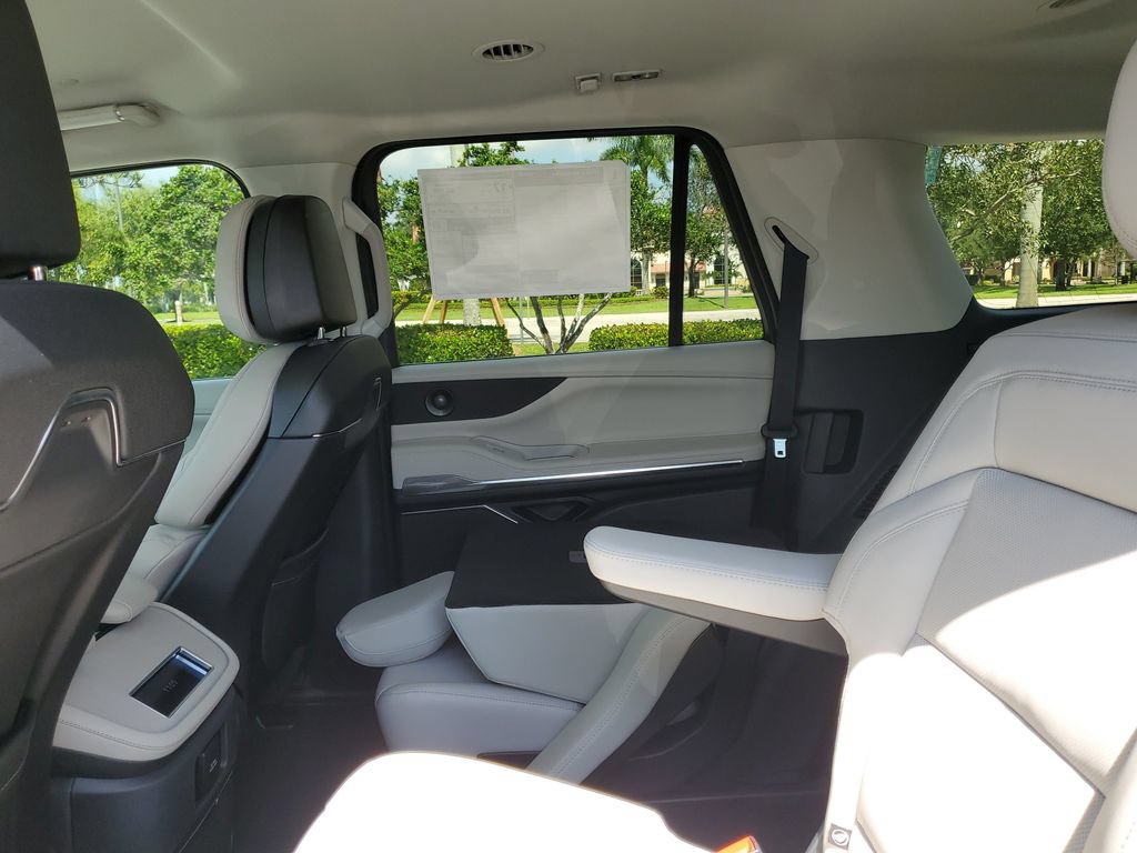 New 2026 Lincoln Navigator L Premier AWD/4WD image 12