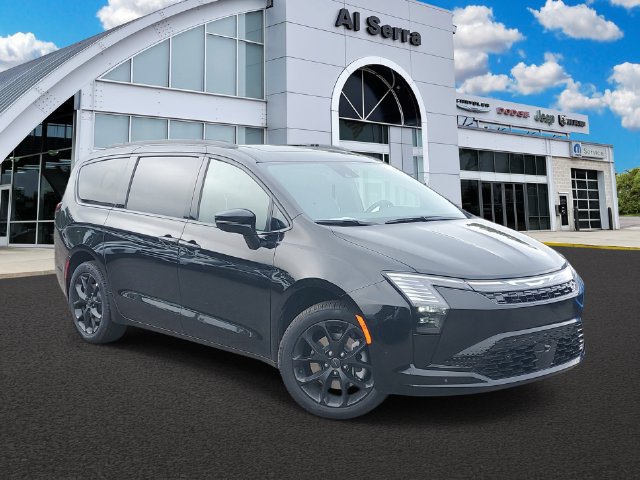 New 2027 Chrysler Pacifica Limited w/ Family Tech Group AWD/4WD image 1