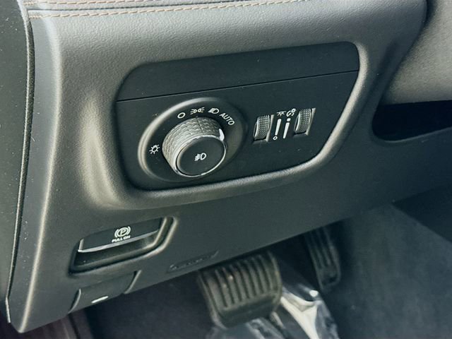 Used 2023 Jeep Grand Cherokee Summit image 10