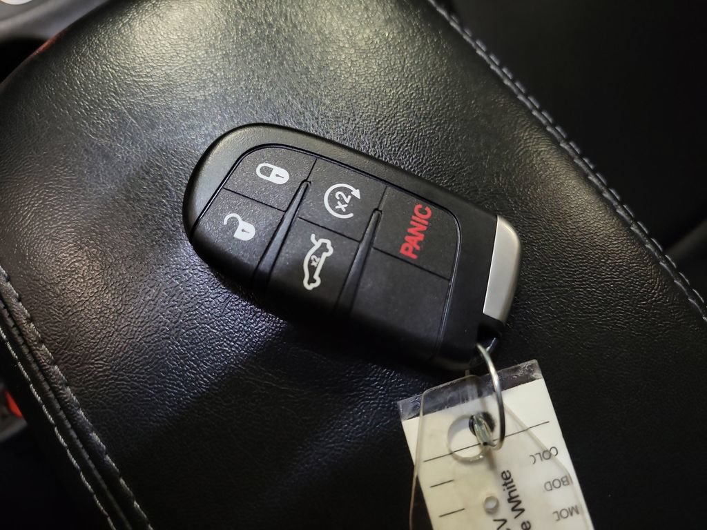 Used 2020 Jeep Cherokee Latitude Plus w/ Cold Weather Group FWD image 19