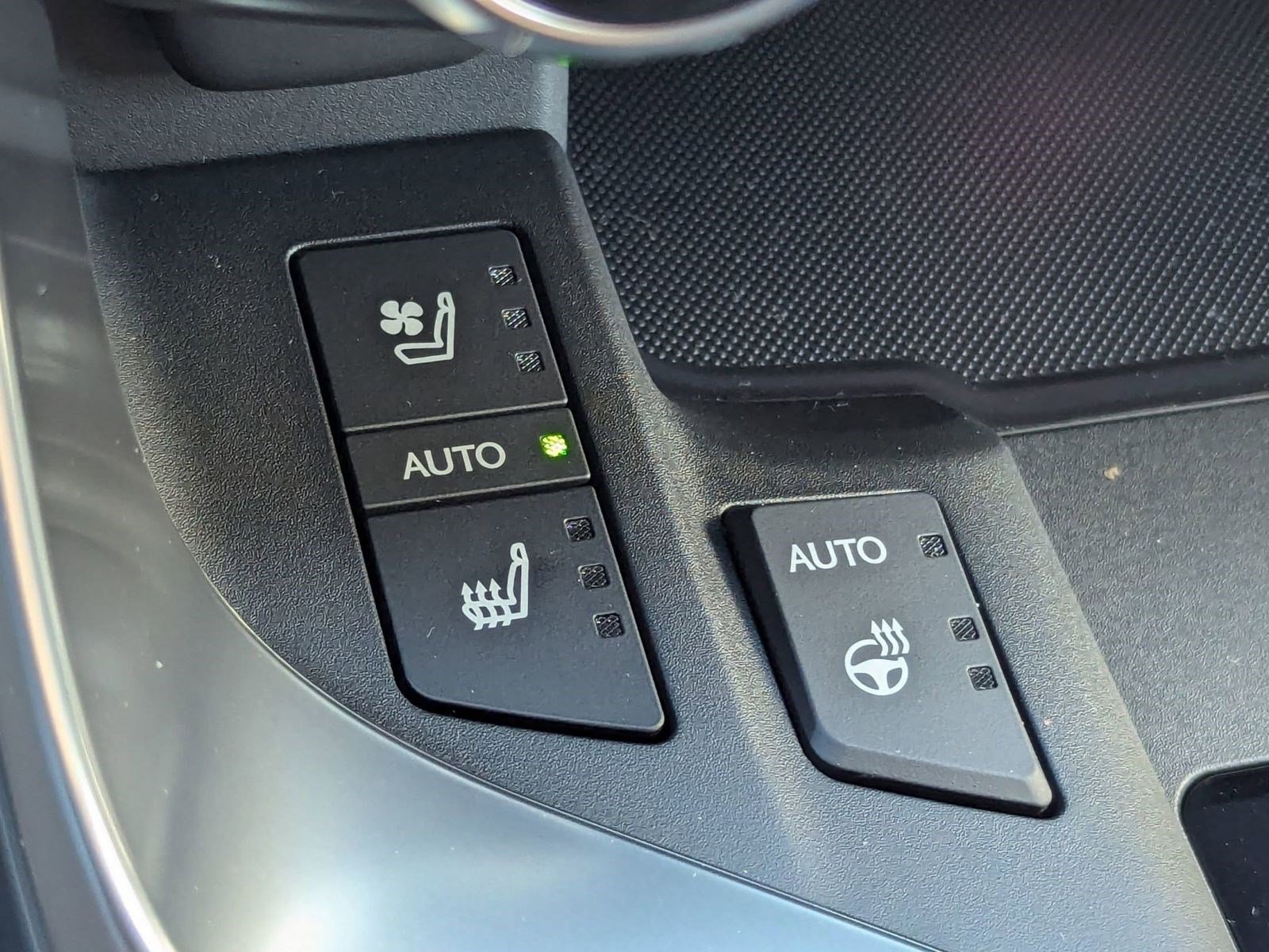 New 2025 Lexus LX 600 4WD w/ Luxury Package image 34