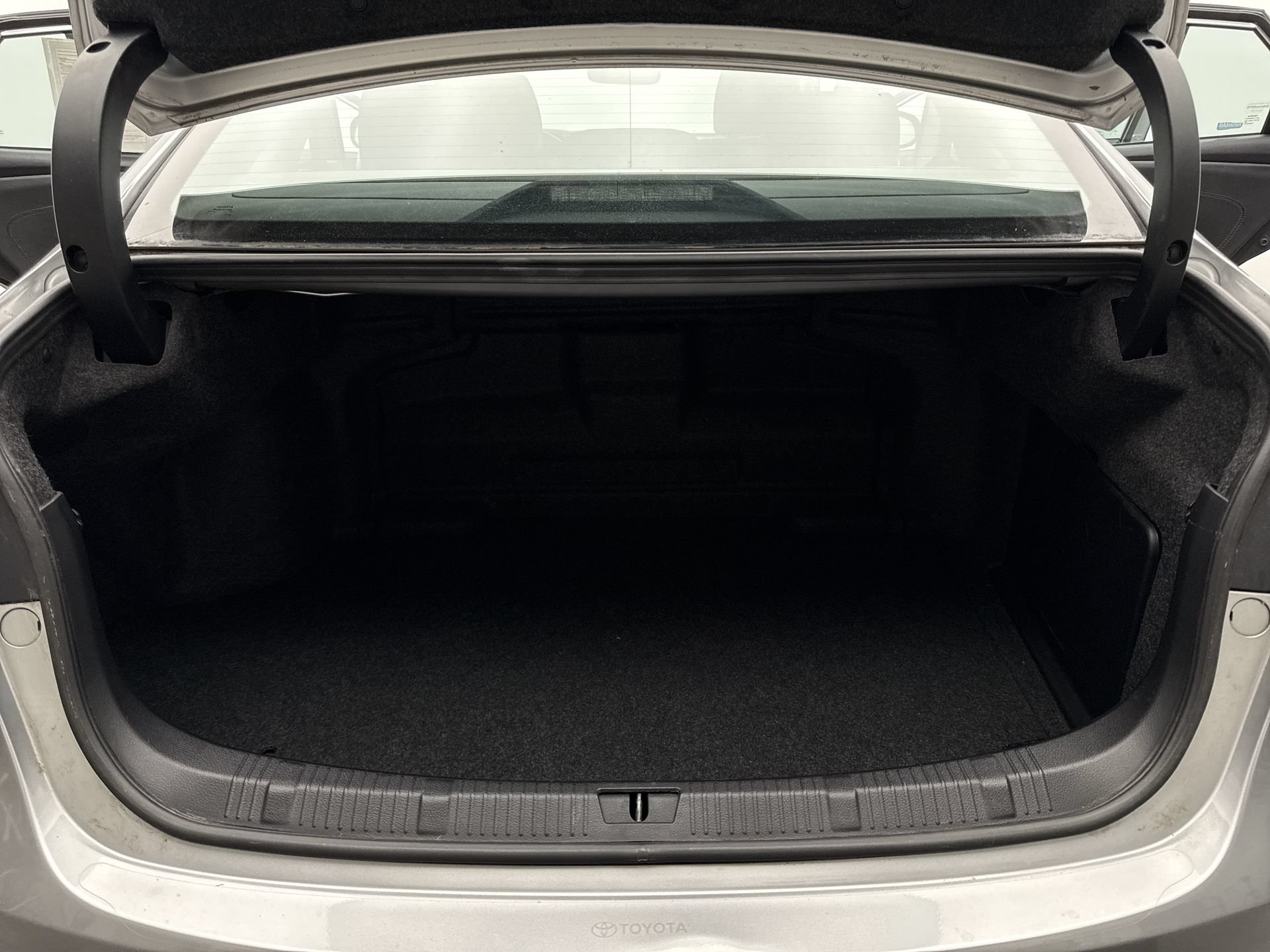 Used 2017 Toyota Avalon Limited w/ All Weather Liner Package FWD image 23