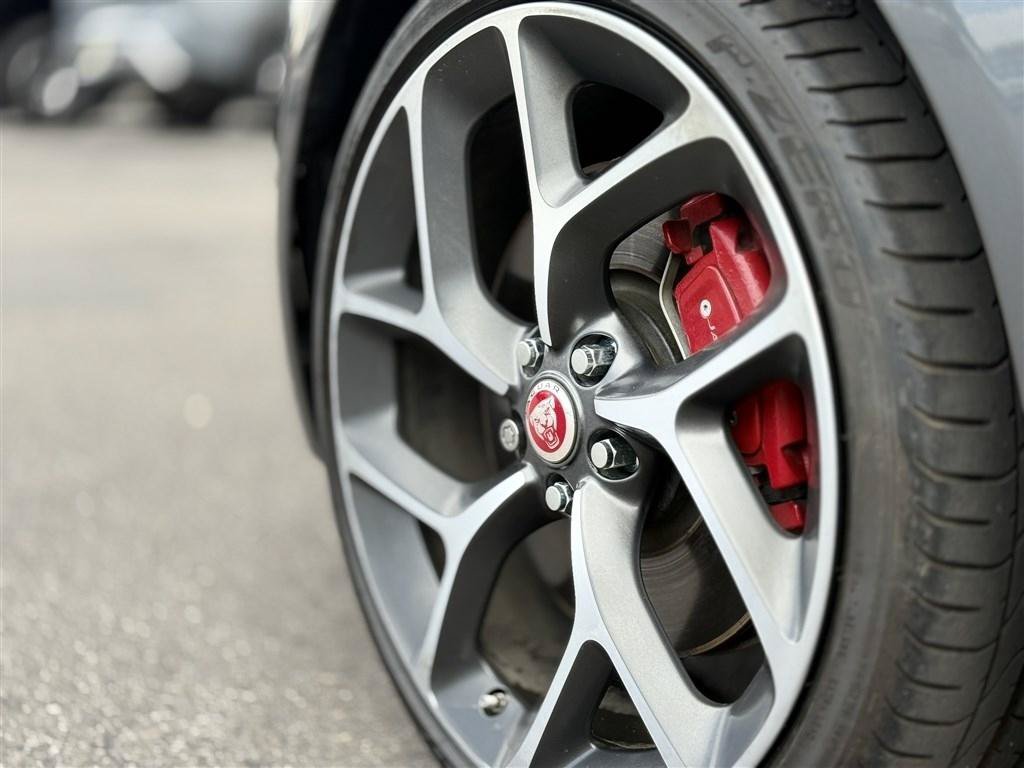 Used 2018 Jaguar XE S AWD/4WD image 12