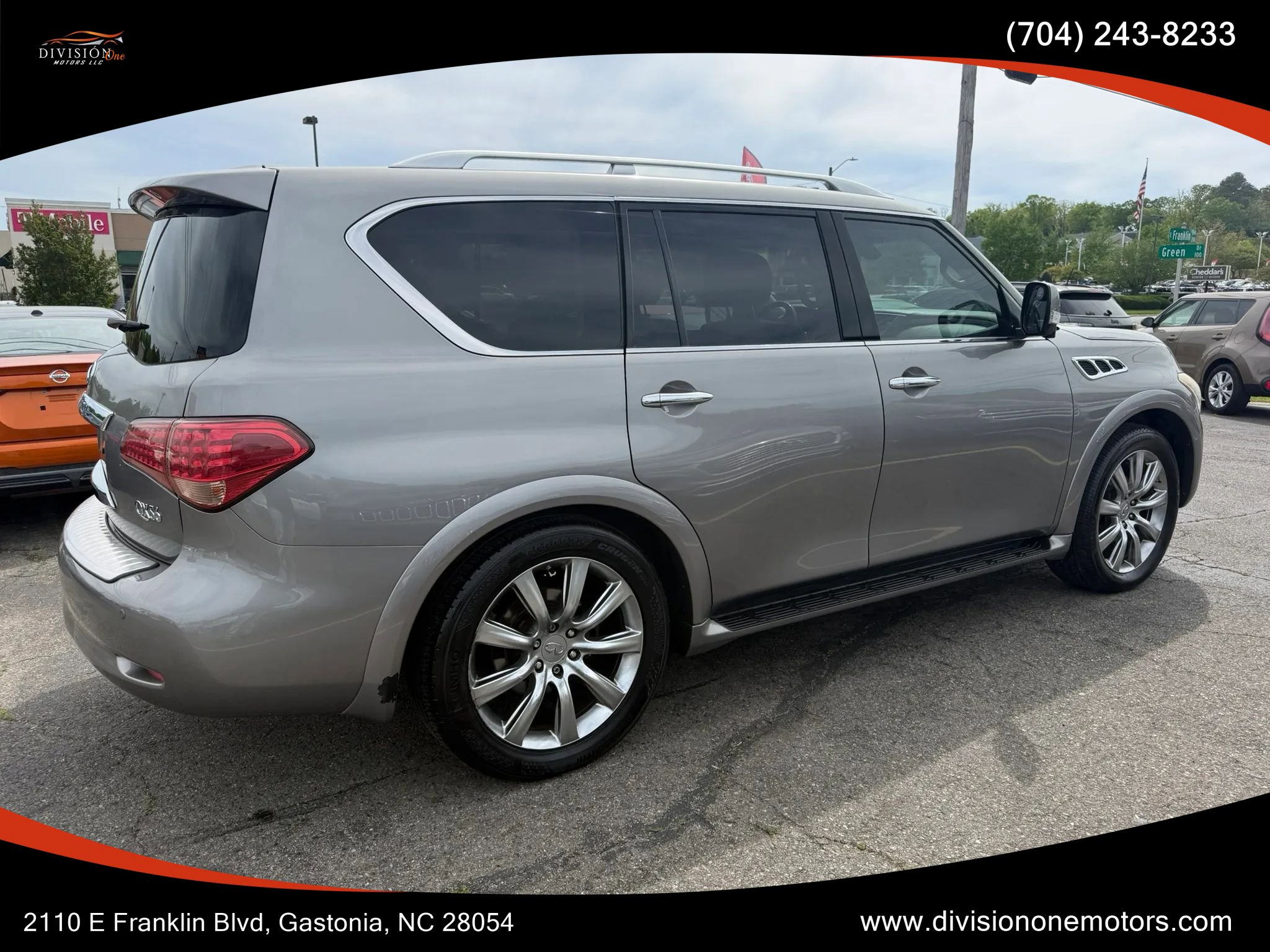 Used 2012 INFINITI QX56 4WD w/ Deluxe Touring Pkg image 4