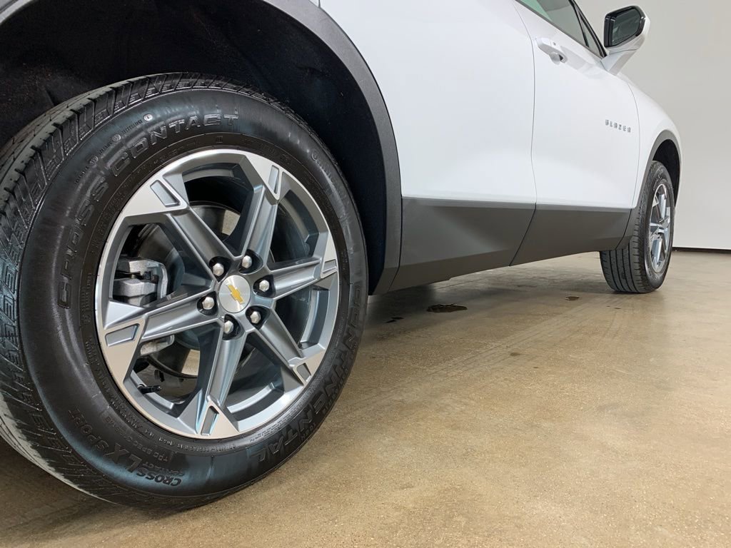 Used 2025 Chevrolet Blazer LT image 9