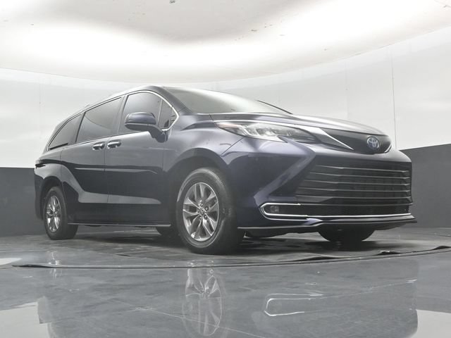 Used 2023 Toyota Sienna XLE FWD image 53