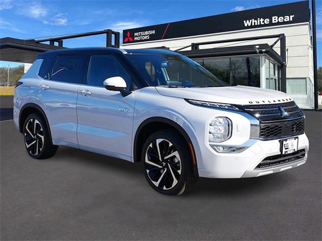 Used 2025 Mitsubishi Outlander SEL image 1