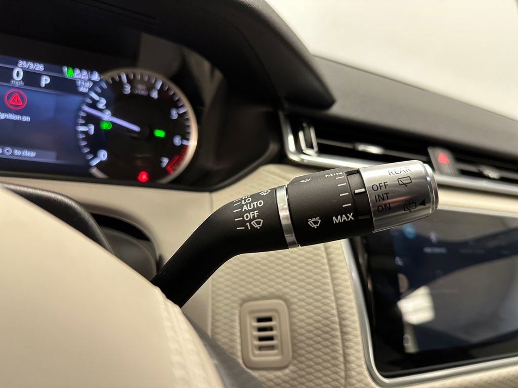 Used 2023 Land Rover Range Rover Velar R-Dynamic S image 18
