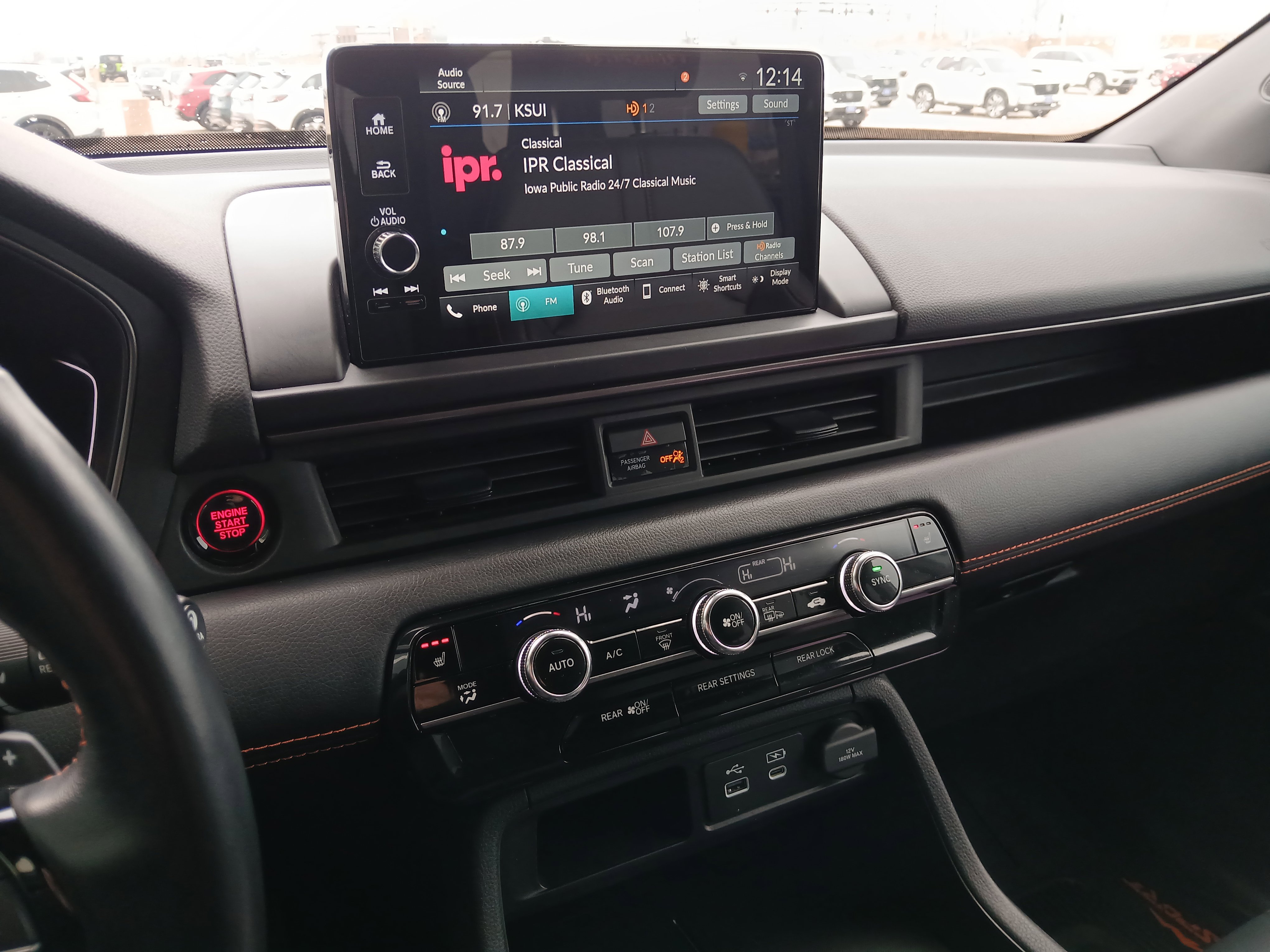 Used 2025 Honda Pilot TrailSport image 14