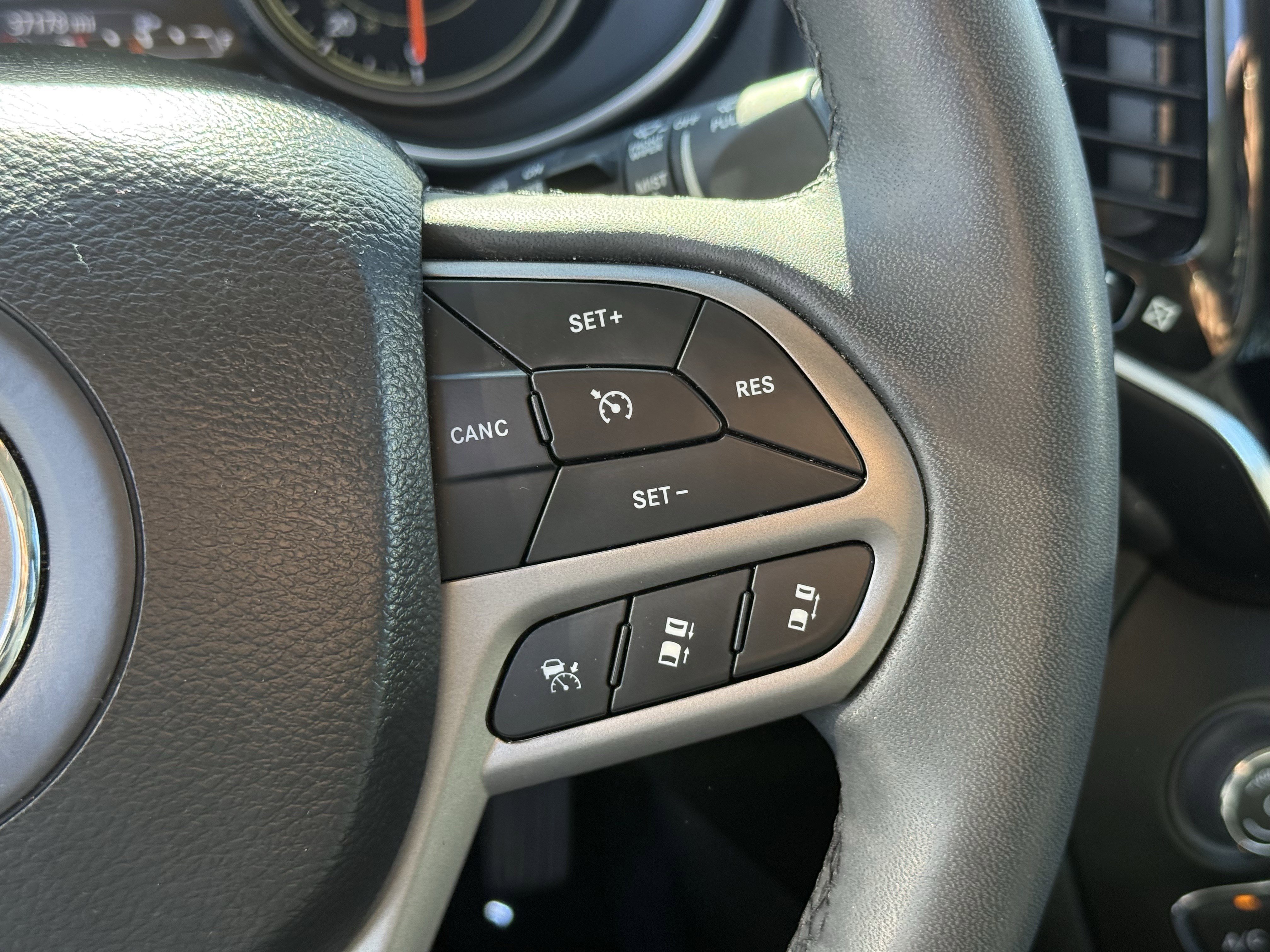 Used 2022 Jeep Cherokee Limited image 17