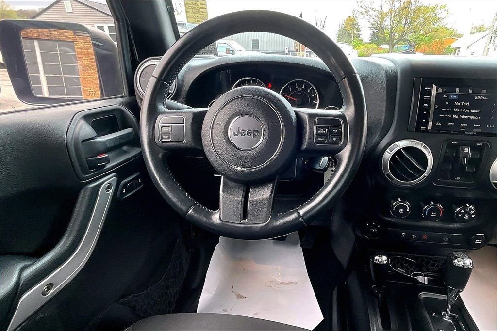 Used 2015 Jeep Wrangler Unlimited Sahara AWD/4WD image 5