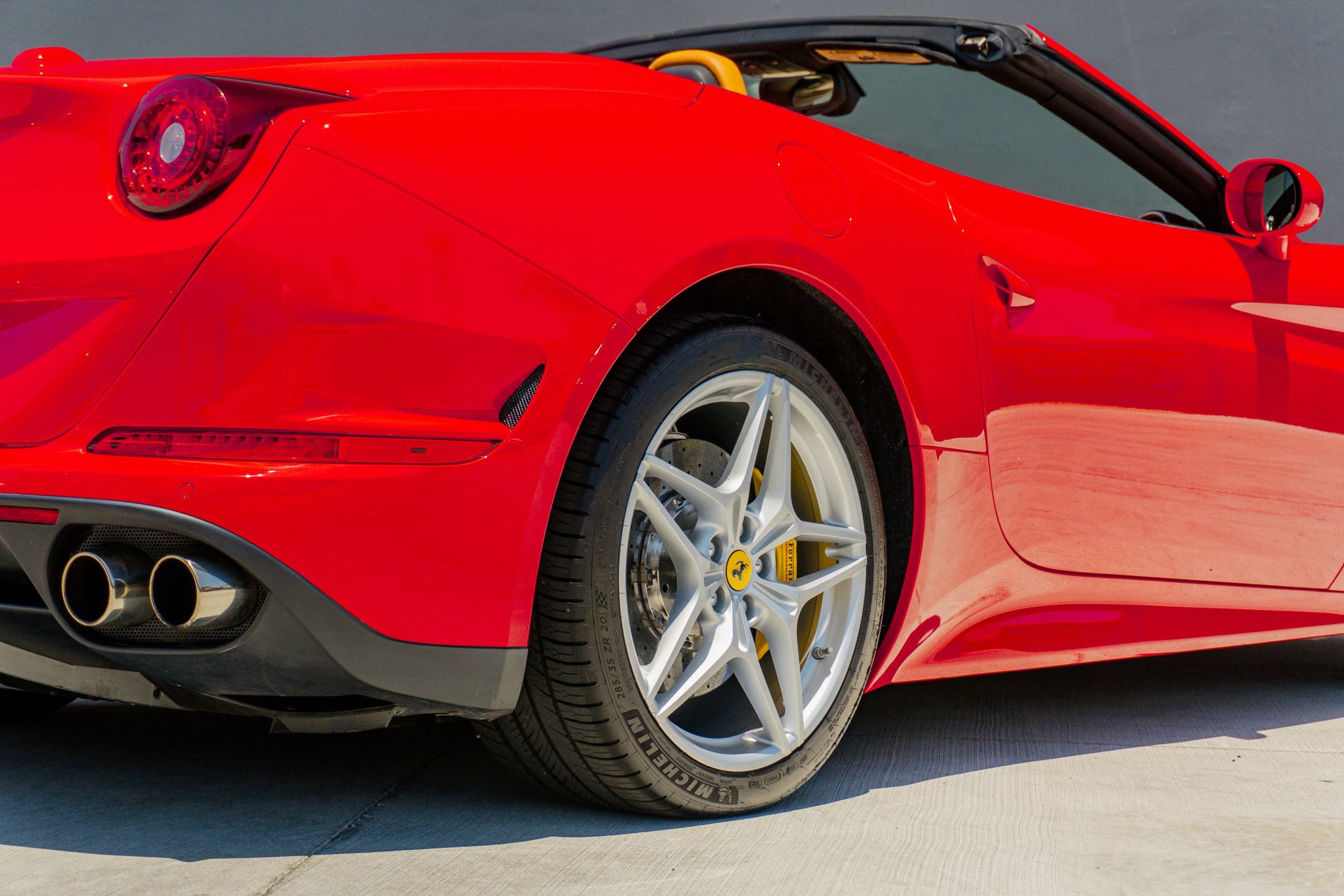 Used 2016 Ferrari California T RWD image 35