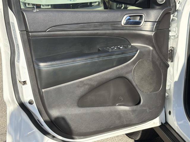 Used 2019 Jeep Grand Cherokee Laredo AWD/4WD image 20