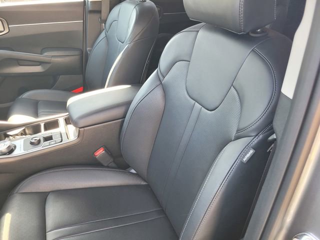 Used 2025 Kia Sorento EX image 11