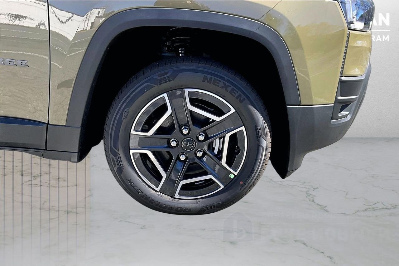 New 2026 Jeep Cherokee Laredo image 31