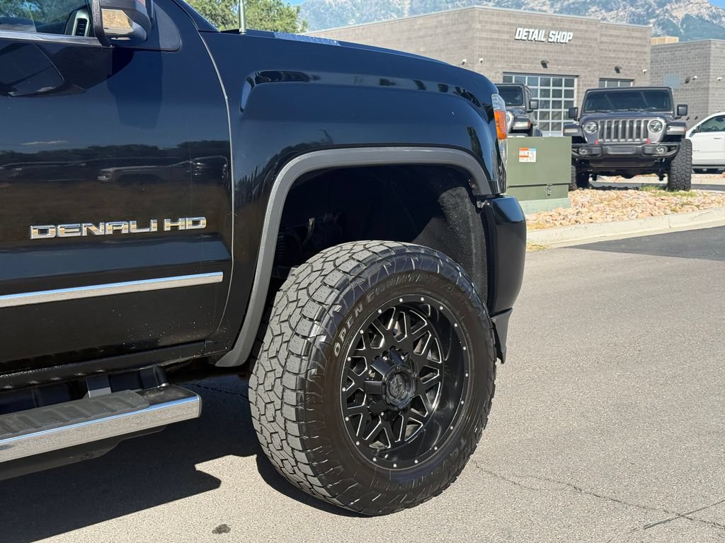 Used 2018 GMC Sierra 3500 Denali w/ Suspension Package, Off-Road AWD/4WD image 7