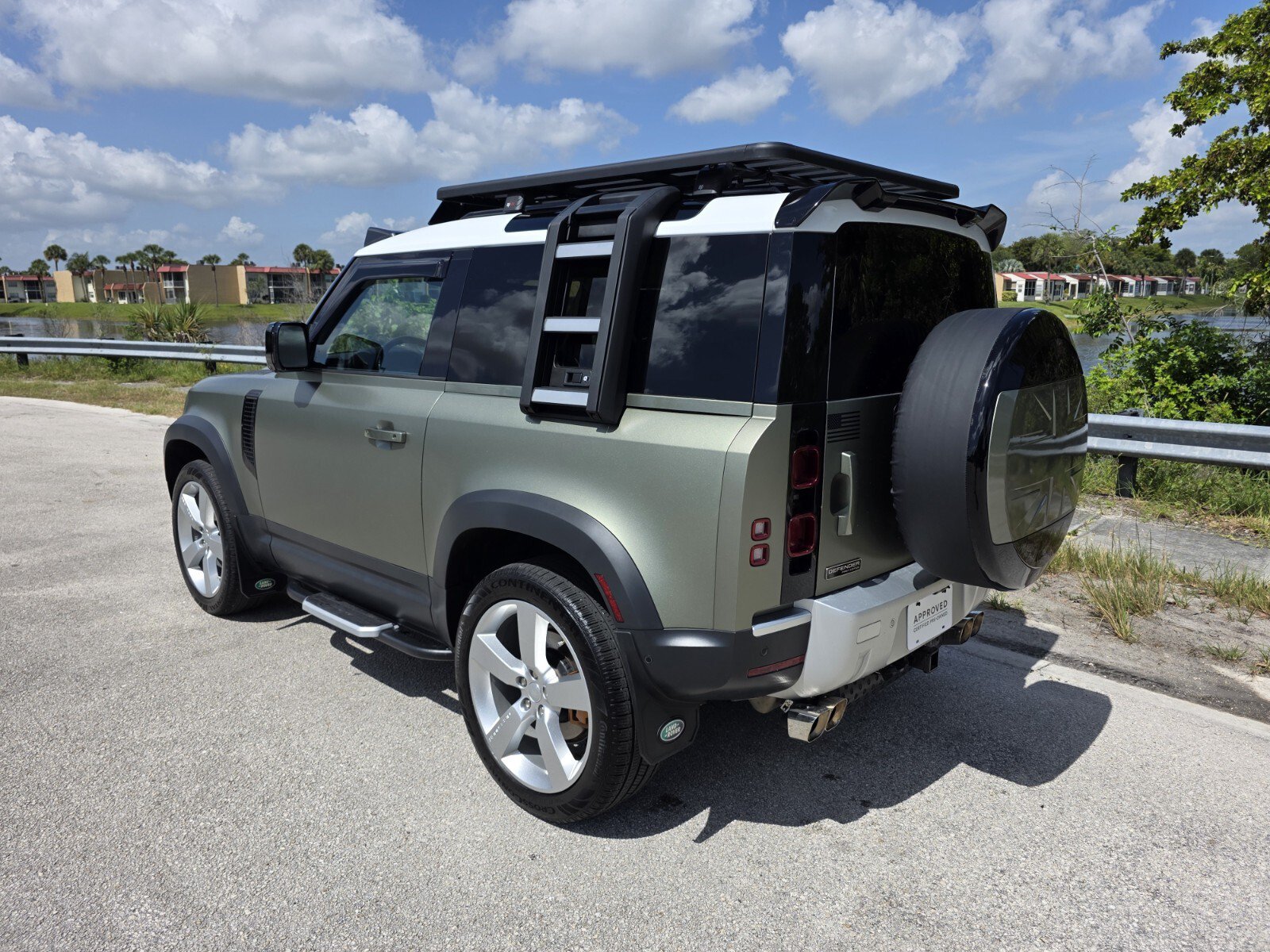 Used 2021 Land Rover Defender 90 First Edition AWD/4WD image 2