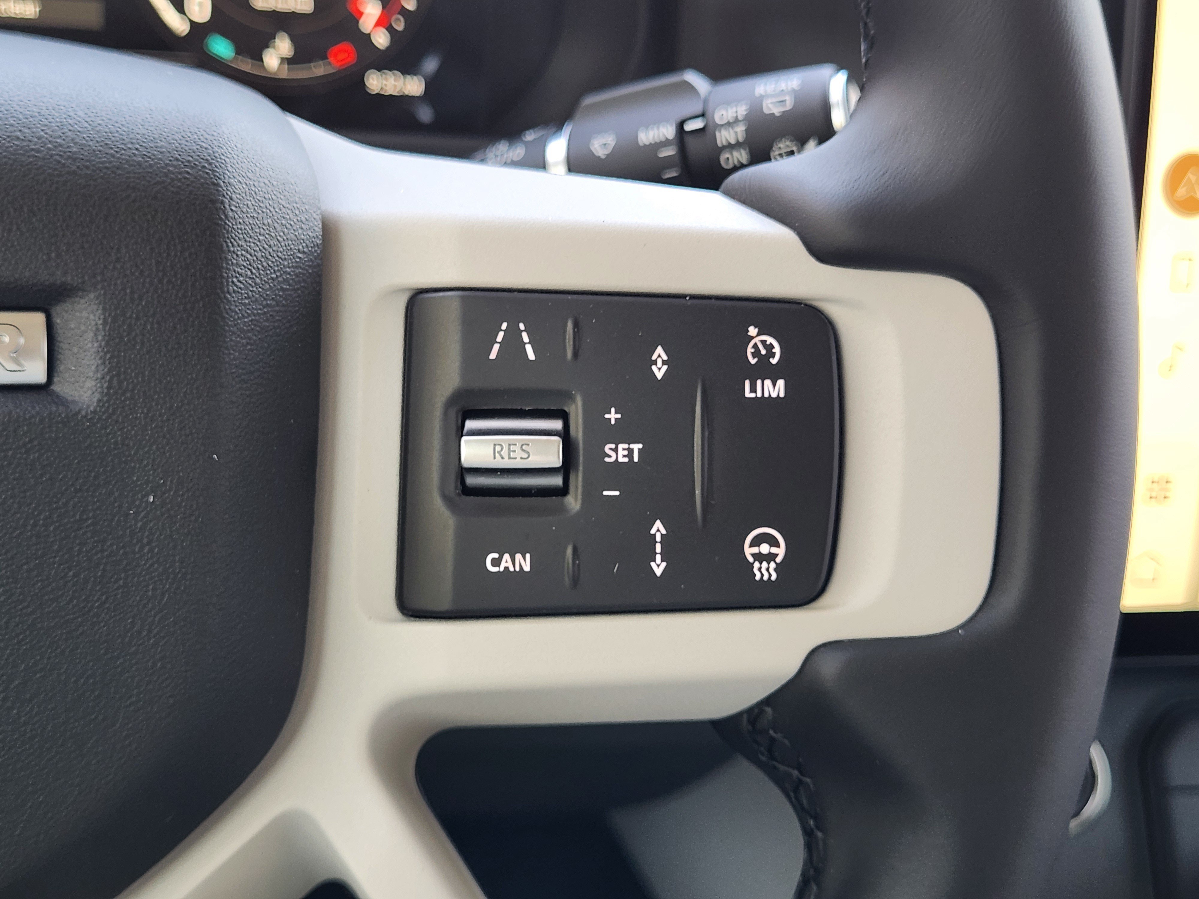 New 2026 Land Rover Defender 110 X-Dynamic SE AWD/4WD image 30
