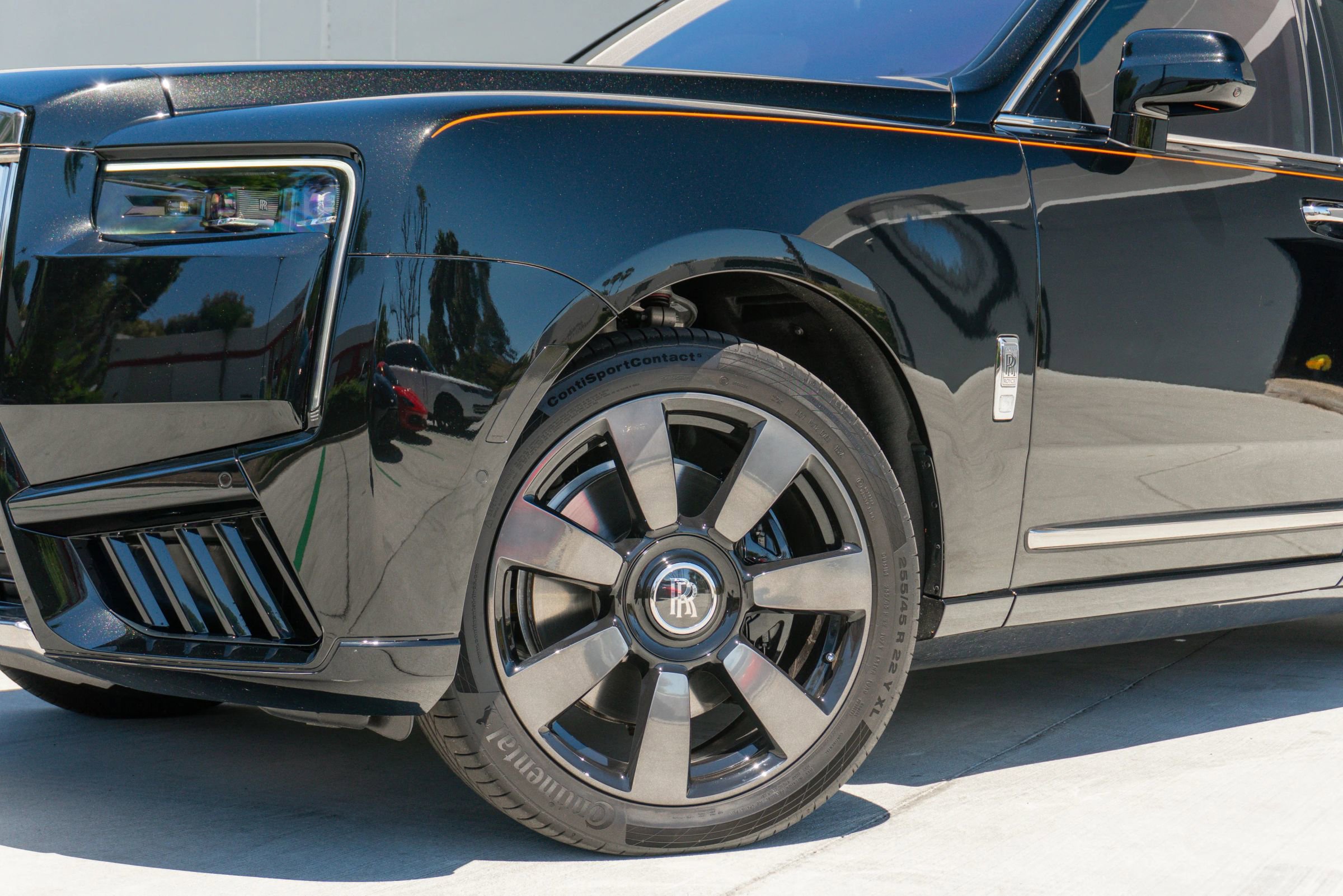 Used 2025 Rolls-Royce Cullinan image 30