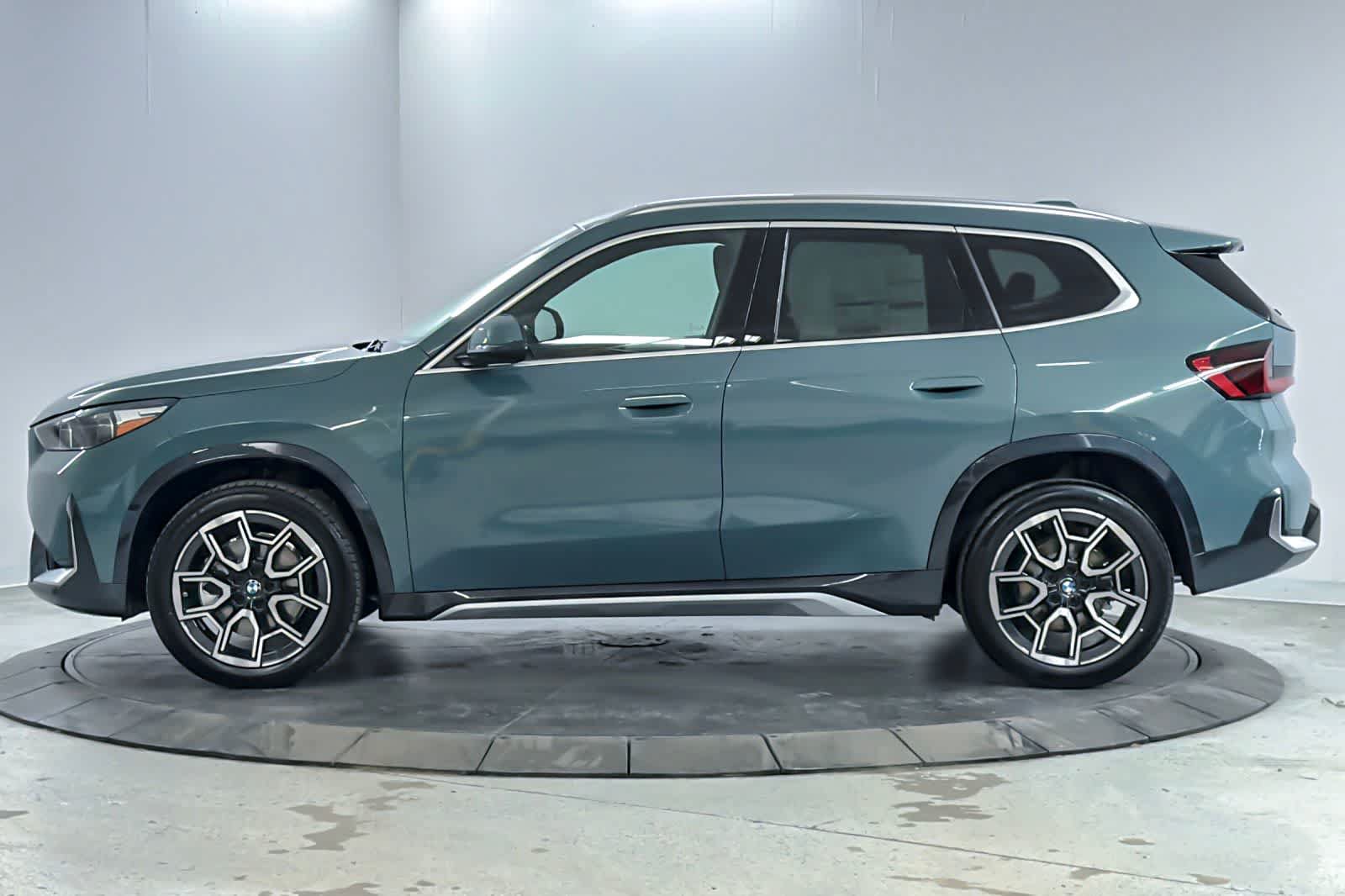 New 2026 BMW X1 xDrive28i w/ Convenience Package AWD/4WD image 5