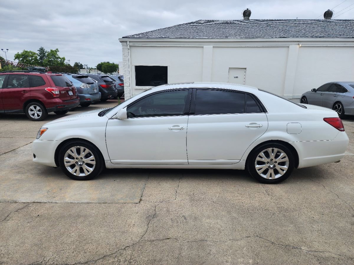 Used 2008 Toyota Avalon XLS FWD image 2