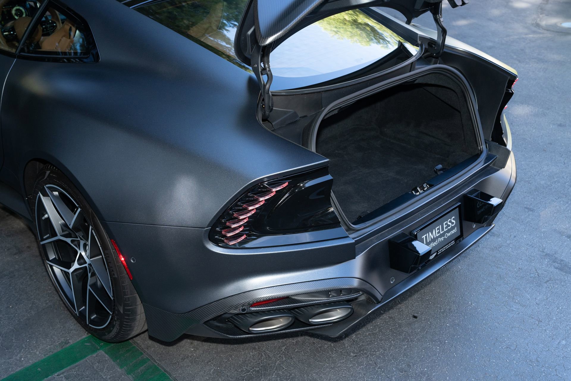 Used 2025 Aston Martin Vanquish RWD image 11