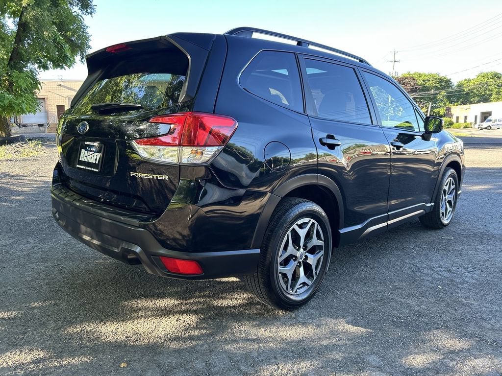 Used 2020 Subaru Forester Premium AWD/4WD image 8