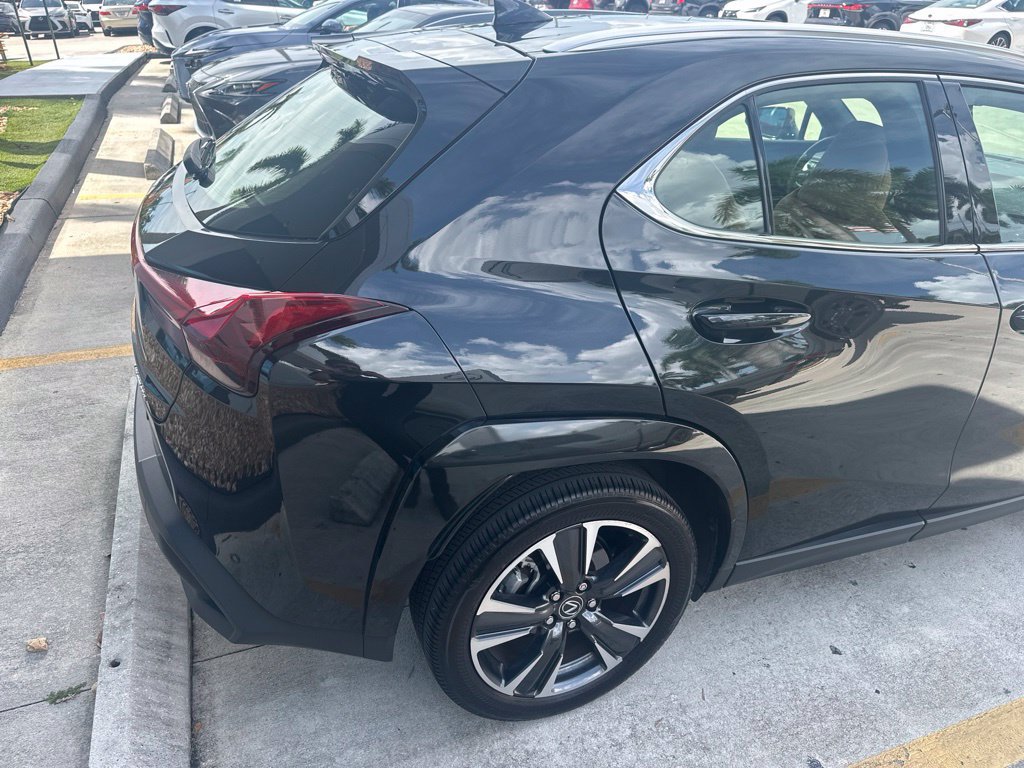 Used 2024 Lexus UX 250h FWD w/ Premium Package image 7