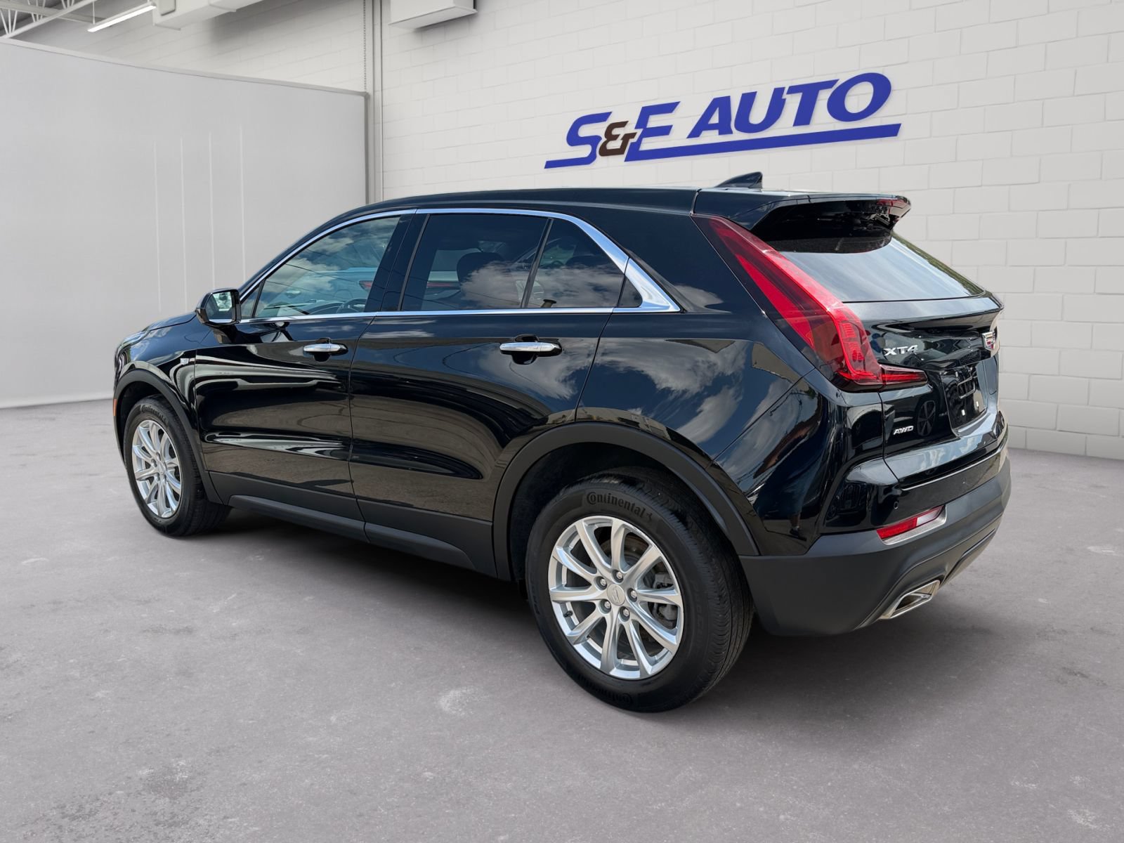 Used 2023 Cadillac XT4 Luxury AWD/4WD image 3