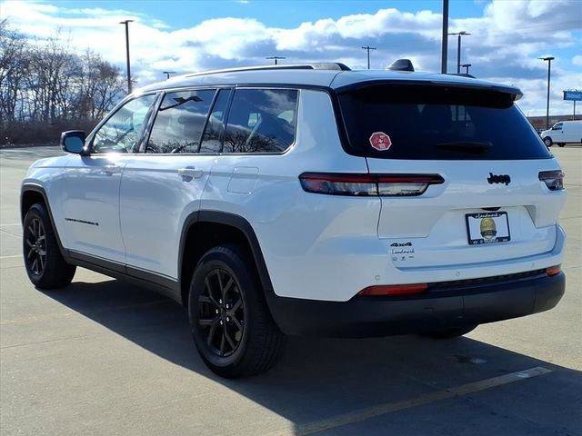 Used 2024 Jeep Grand Cherokee L Laredo image 3