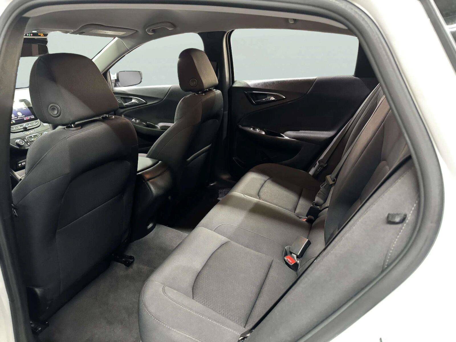 Used 2023 Chevrolet Malibu RS FWD image 33