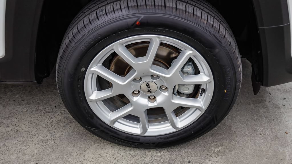 Used 2023 Jeep Renegade Latitude AWD/4WD image 11
