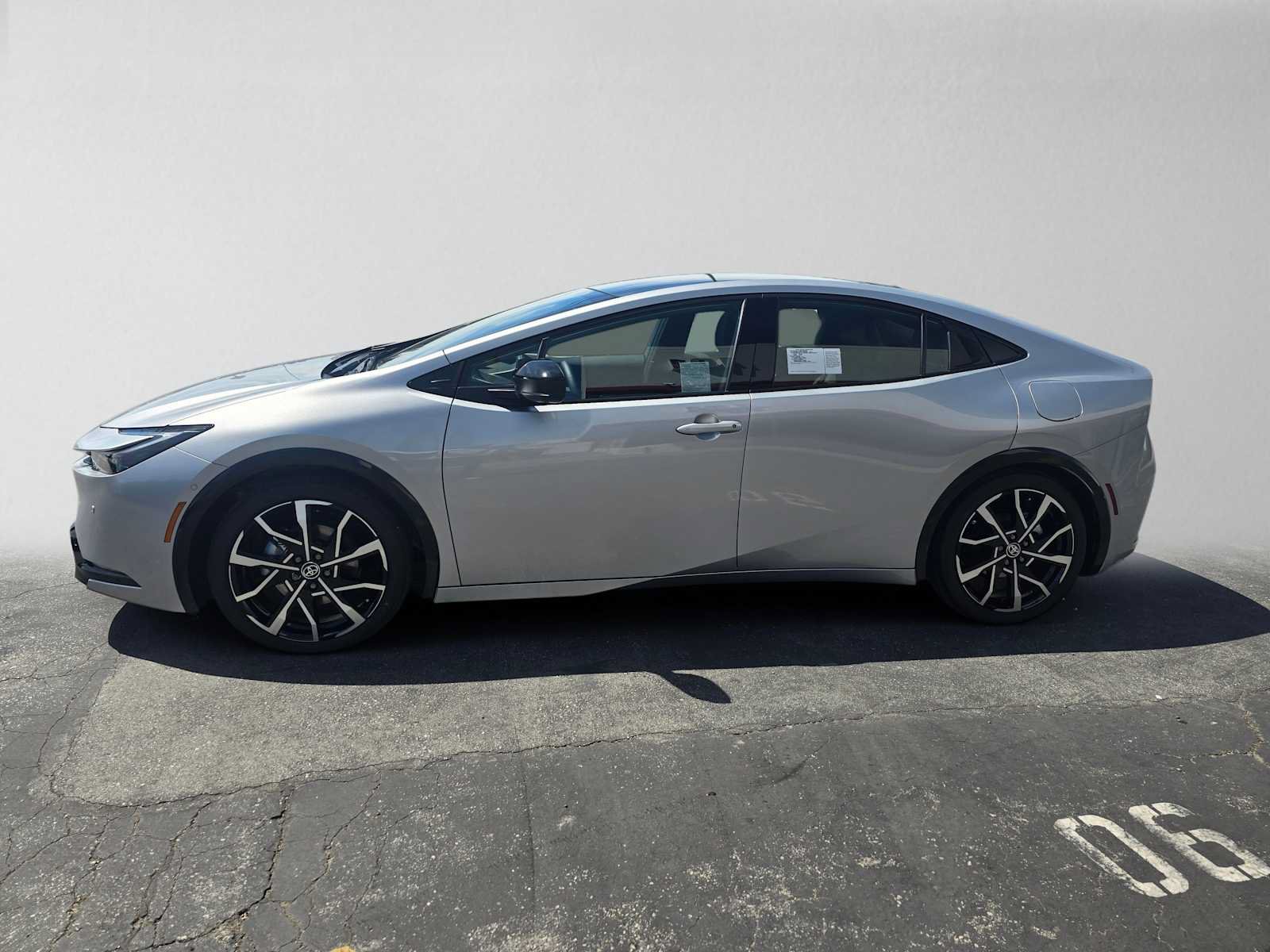New 2026 Toyota Prius Plug-In Hybrid FWD image 6