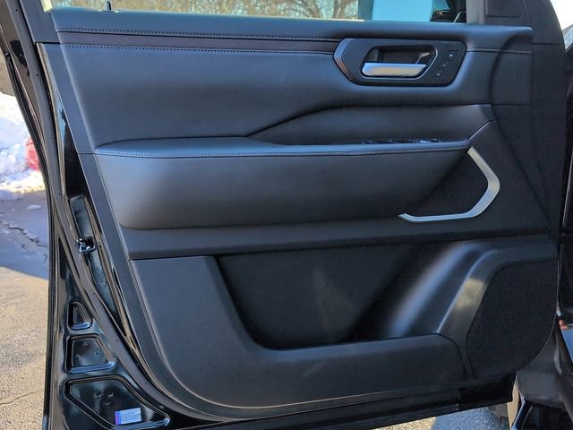 Used 2025 Nissan Armada Platinum Reserve image 13