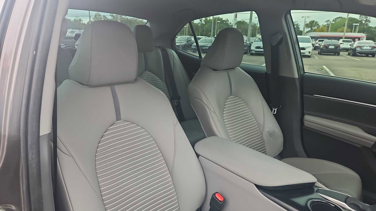 Used 2020 Toyota Camry SE FWD image 25