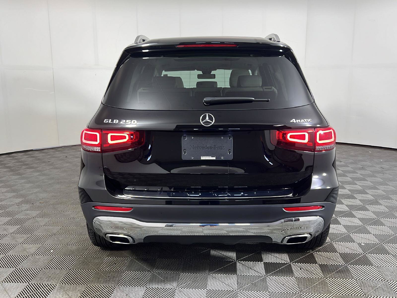 Used 2023 Mercedes-Benz GLB 250 4MATIC image 6