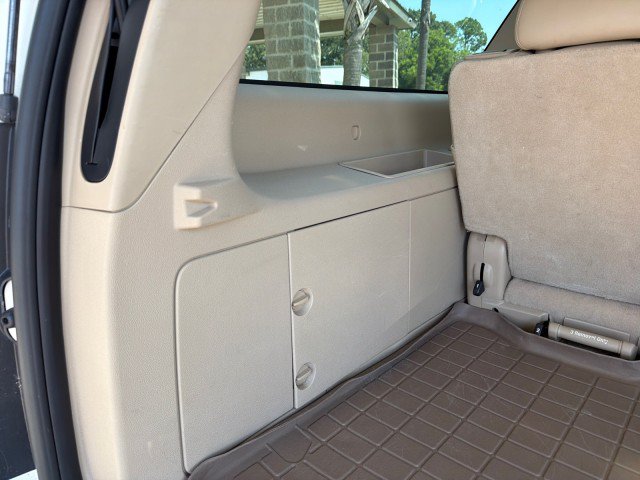 Used 2013 Cadillac Escalade ESV Luxury RWD image 32