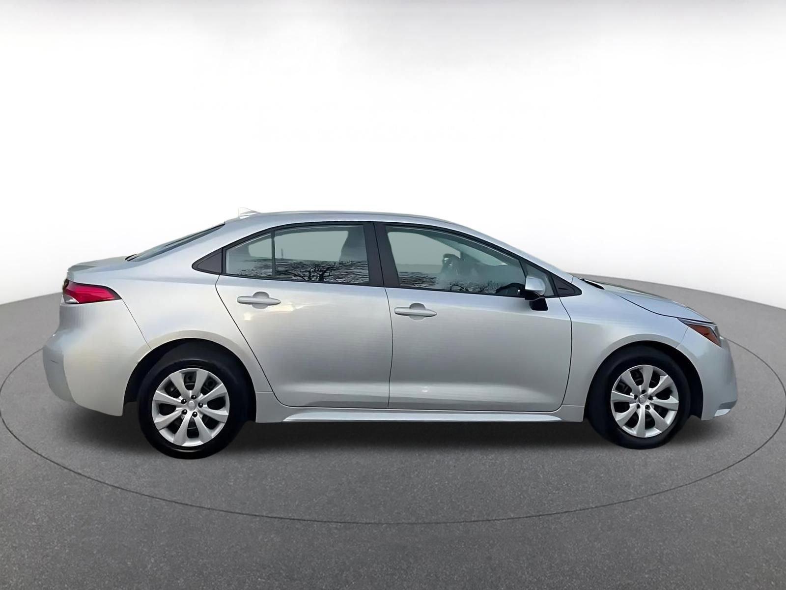 Used 2025 Toyota Corolla LE image 16