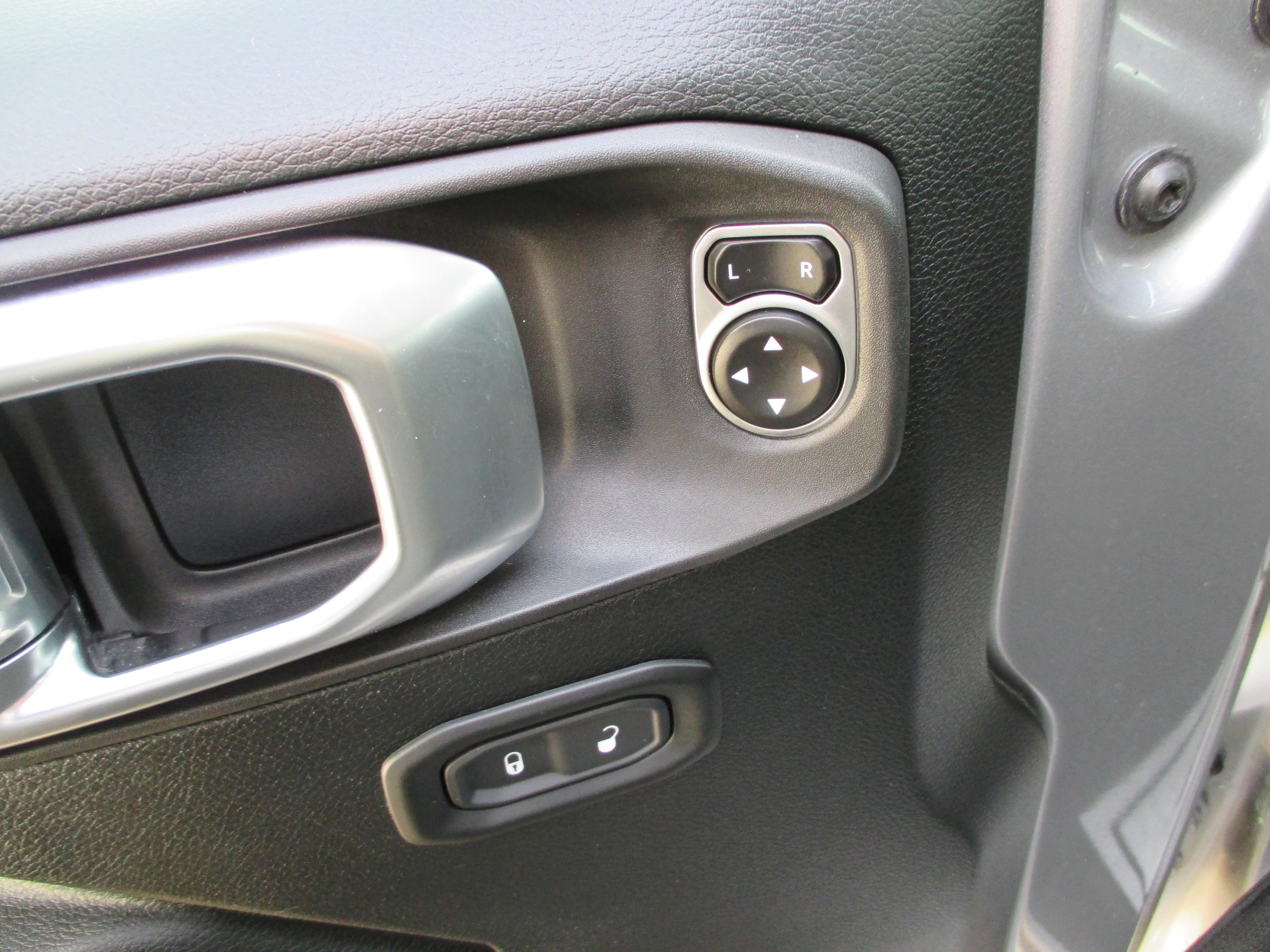 Used 2020 Jeep Gladiator Sport w/ Quick Order Package 24S image 13