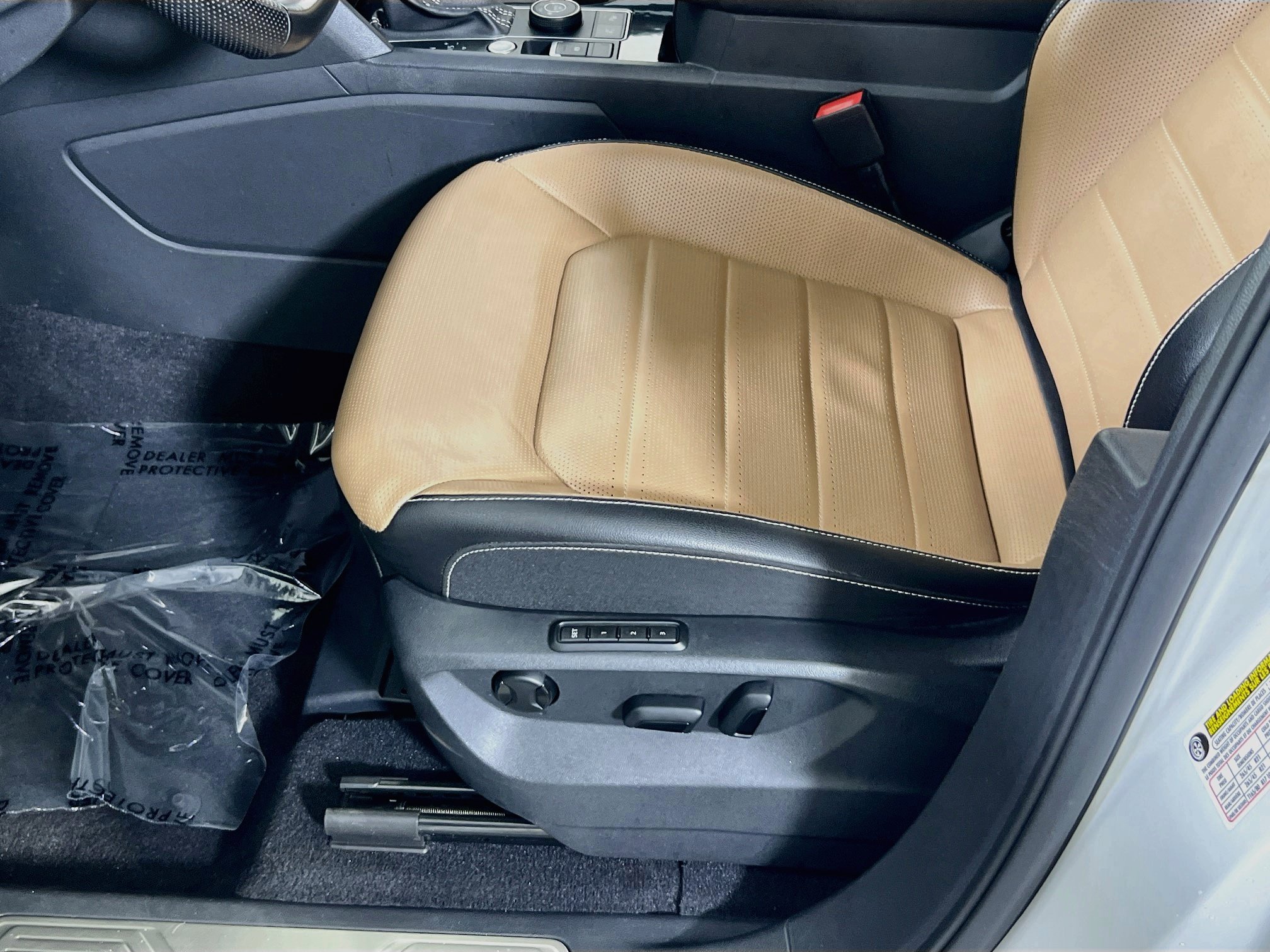 Used 2023 Volkswagen Atlas Cross Sport SEL Premium R-Line AWD/4WD image 19